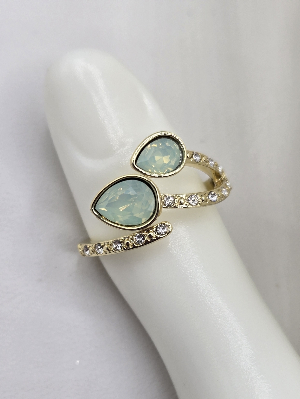 Swarovski Crystal Elements Gold Statement Ring Green Opal Size 9 Prom Bridal - Picture 2 of 7